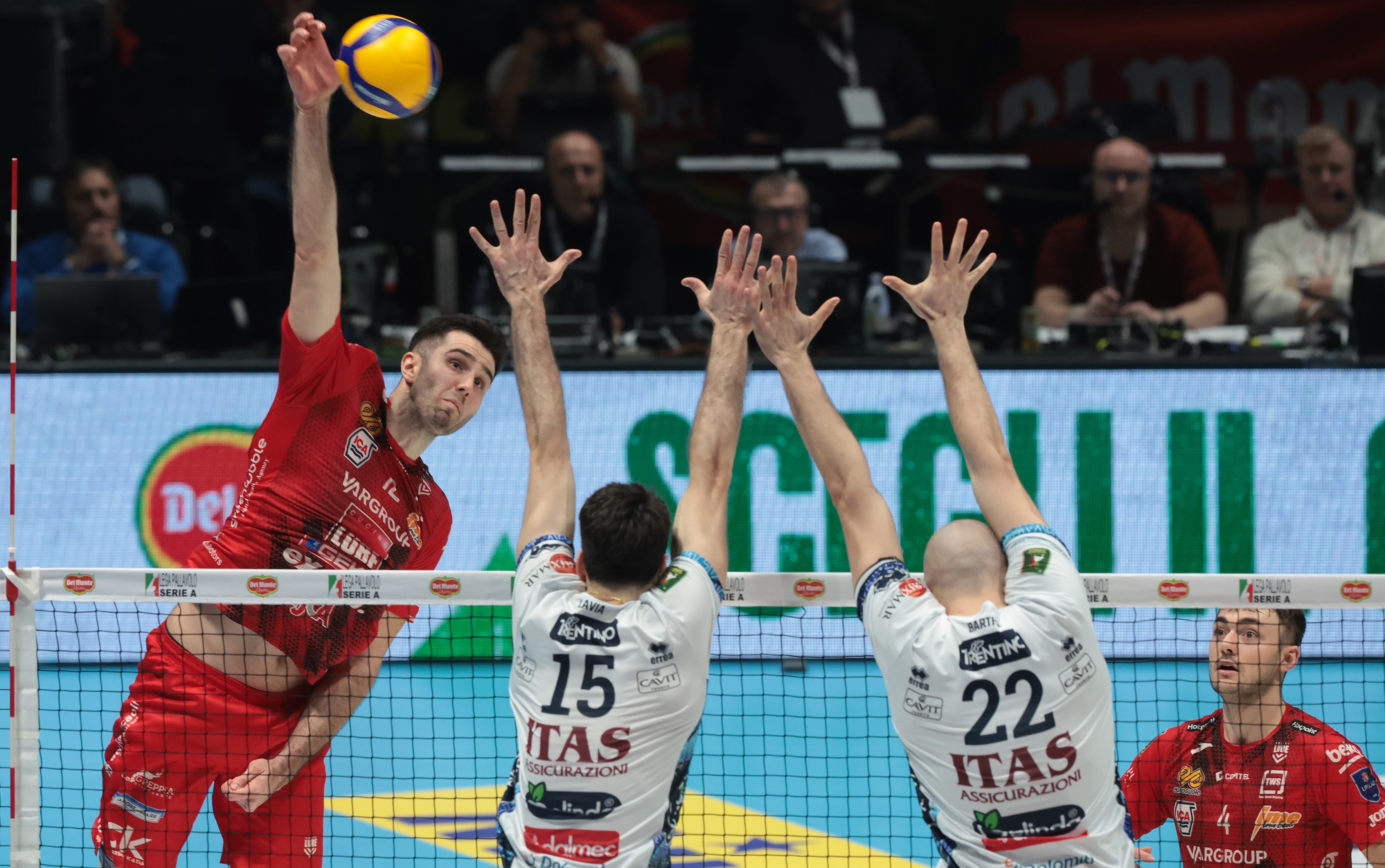 意大利选手勇夺金牌震撼全场 意大利选手勇夺金牌震撼全场