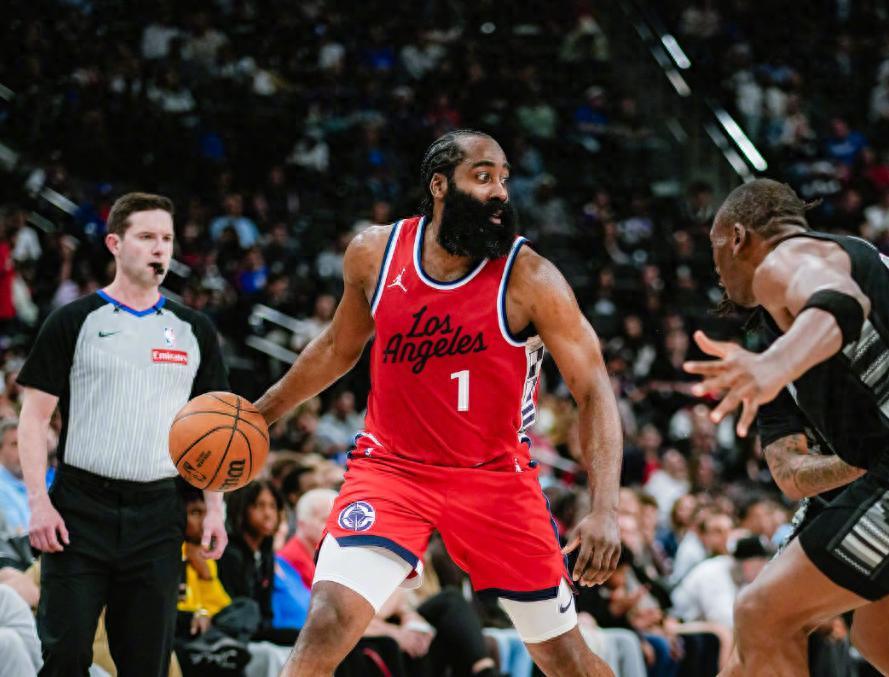 雷火电竞合作-火箭主场取胜，哈登状态回升