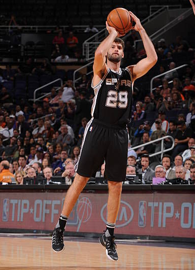 雷火电竞下载-马刺前锋加里诺伯尔恢复状态，球队战力大增