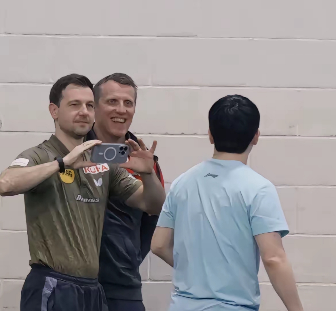 包含关键比赛周末即将来临，球迷们翘首以盼的词条