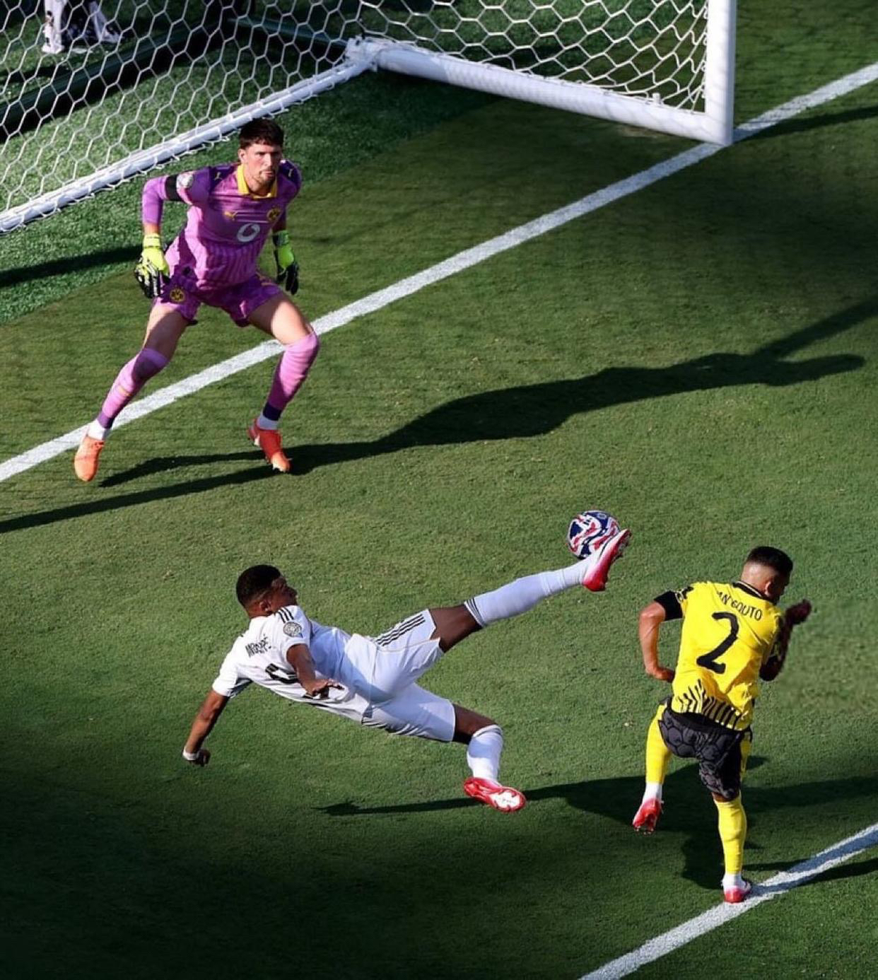 雷火电竞网站-马德里竞技绝杀皇马，姆巴佩高光表现