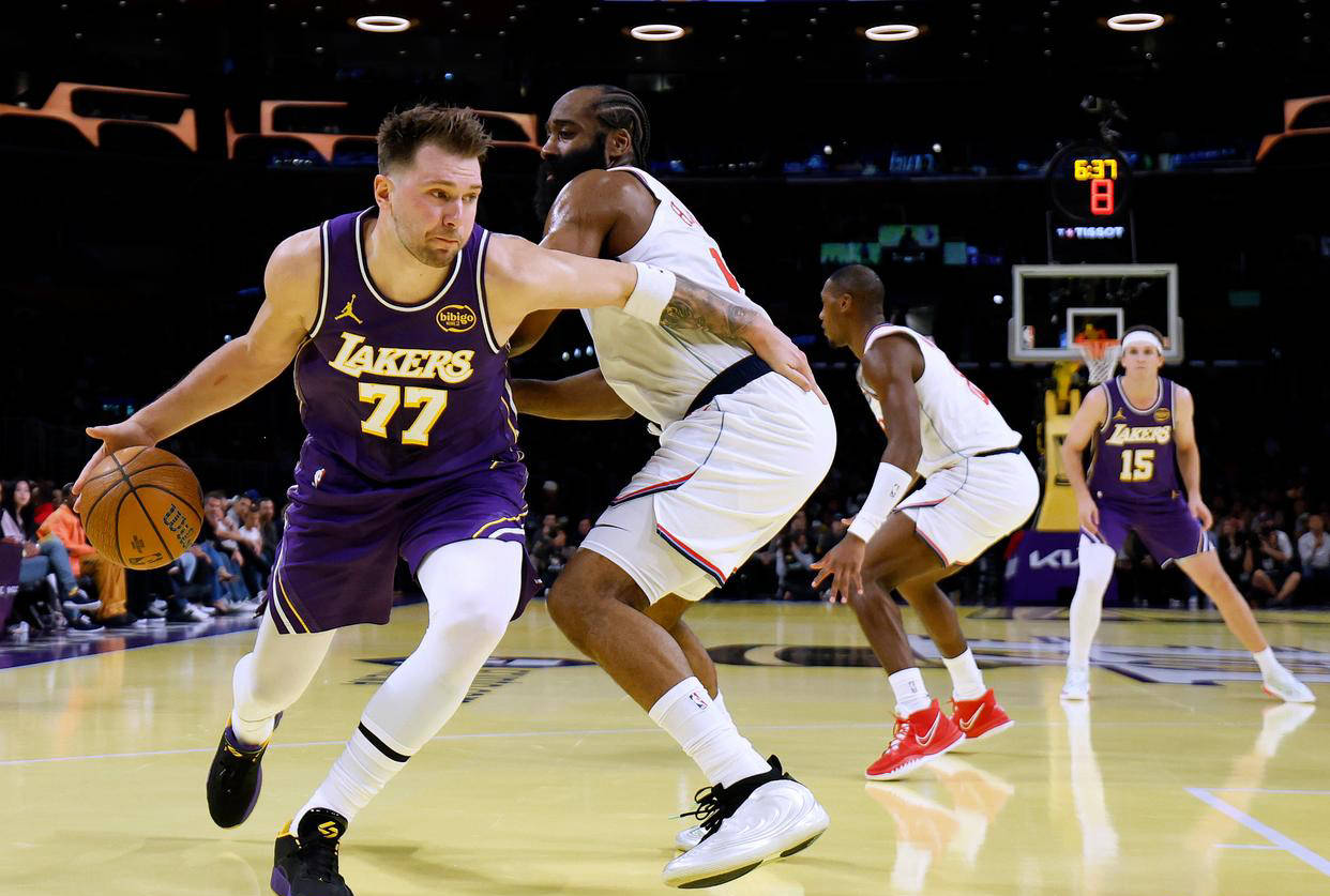 勇士完胜湖人,东契奇状态火热 勇士完胜湖人,东契奇状态火热