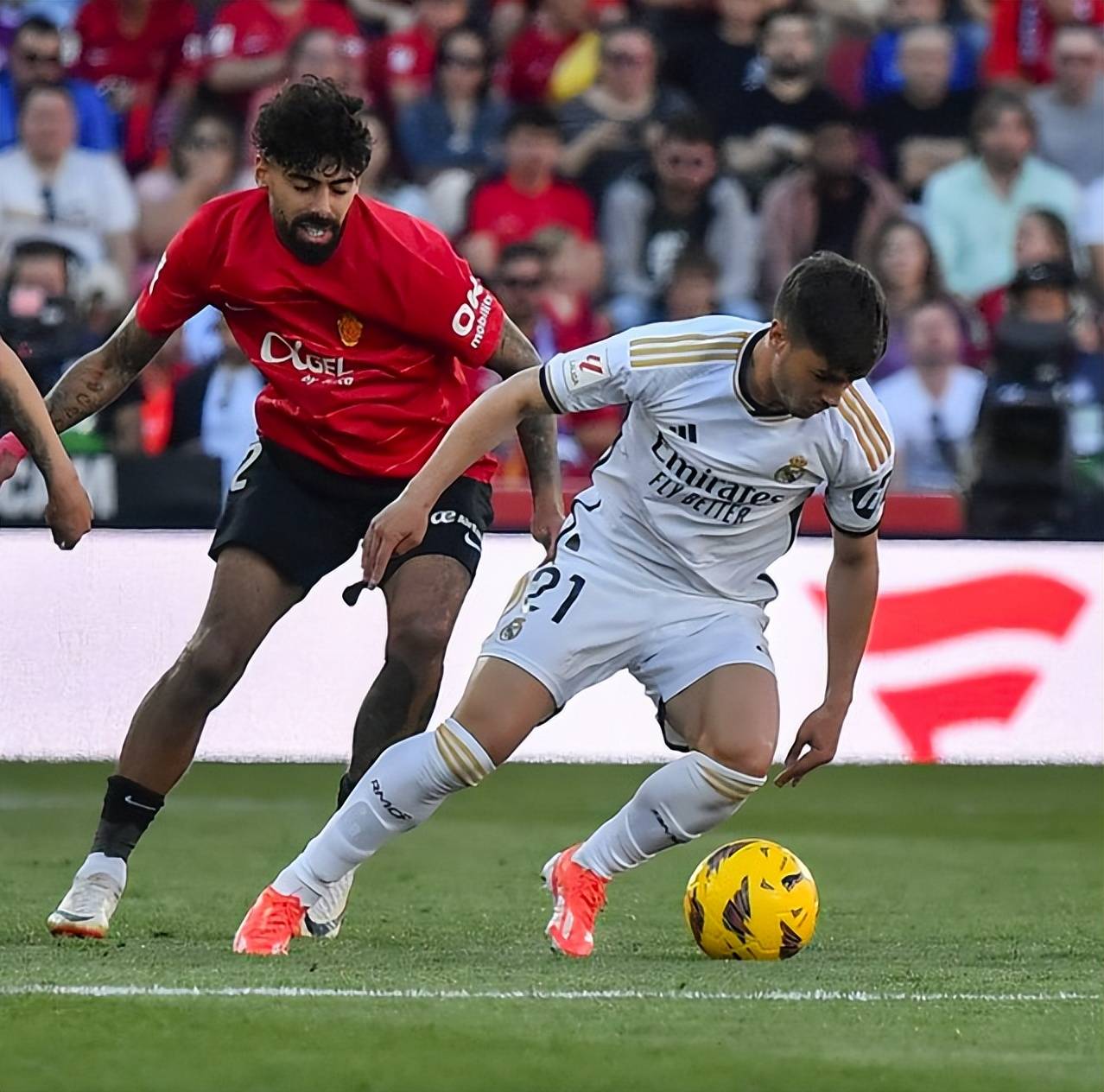 雷火电竞主播-尤文图斯荷兰中场在欧国联比赛中接连进球