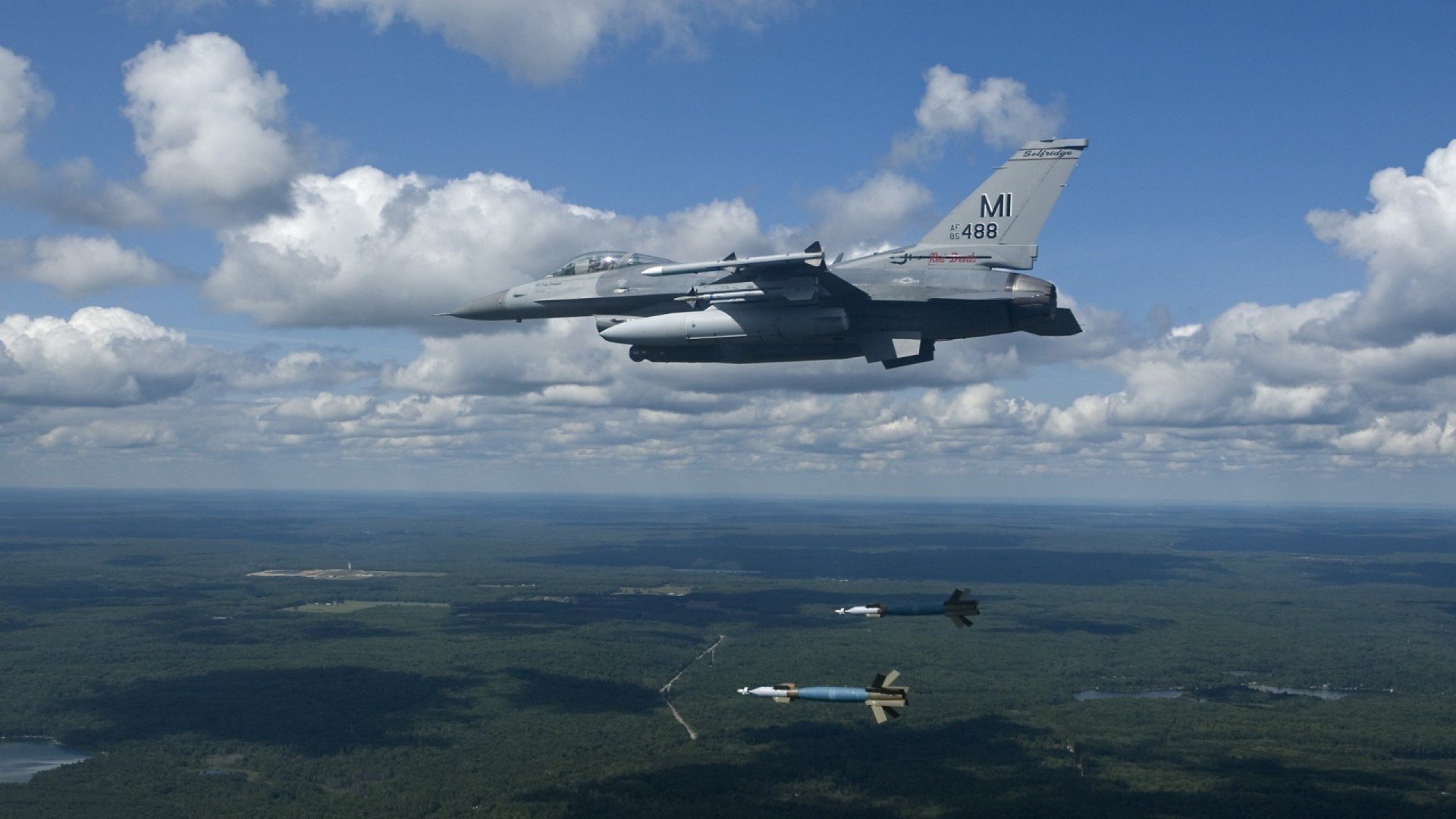 全球足球的戏剧性一夜，从英超争冠鏖战到亚洲力量终结蓝黑巨人